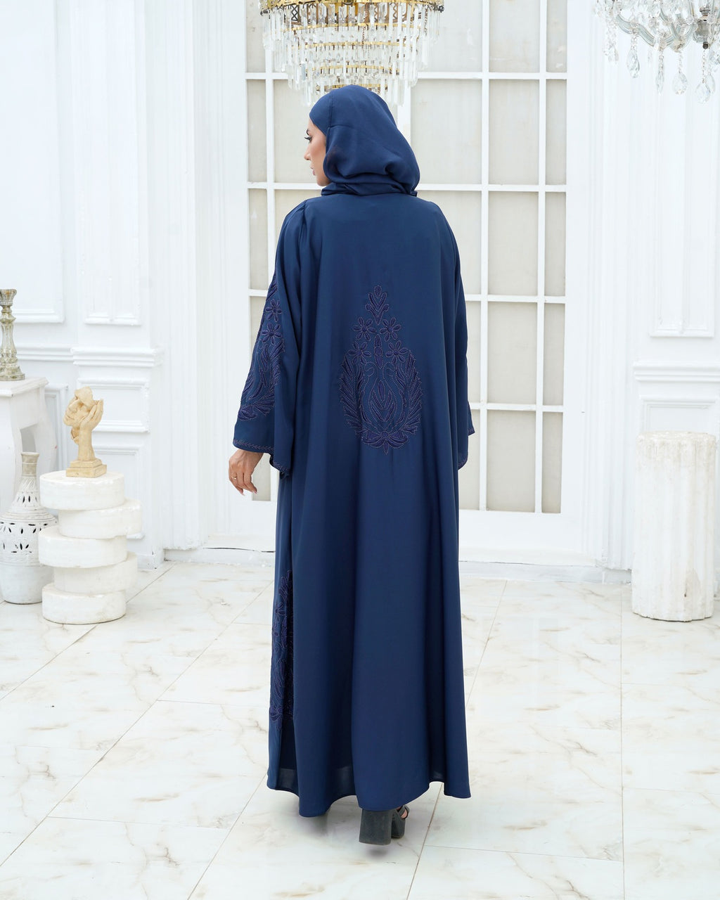 Niloufar Abaya